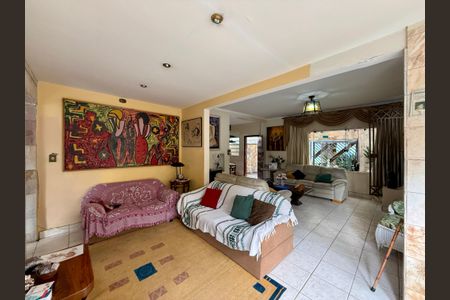 Casa à venda com 240m², 6 quartos e 3 vagasSala