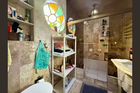 Casa à venda com 240m², 6 quartos e 3 vagasBanheiro 3