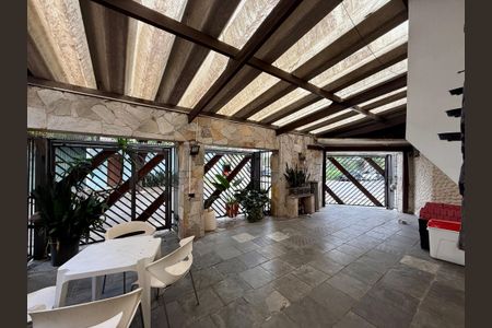 Casa à venda com 240m², 6 quartos e 3 vagasGaragem