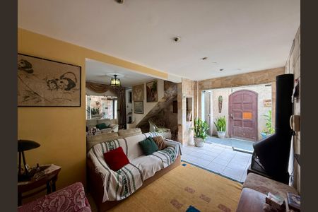 Casa à venda com 240m², 6 quartos e 3 vagasSala