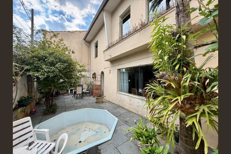 Casa à venda com 240m², 6 quartos e 3 vagasQuintal 