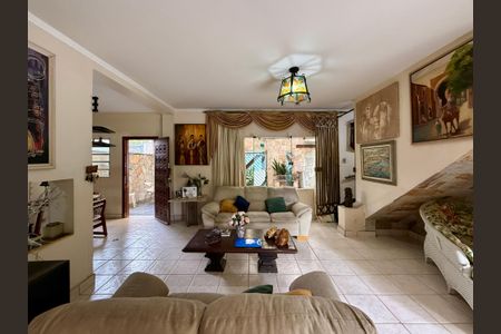 Casa à venda com 240m², 6 quartos e 3 vagasSala