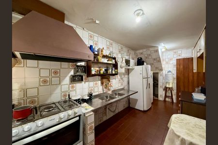 Casa à venda com 240m², 6 quartos e 3 vagasCozinha 