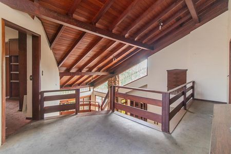 Casa à venda com 390m², 4 quartos e 6 vagasCorredor