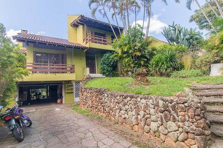 Casa à venda com 390m², 4 quartos e 6 vagasFachada