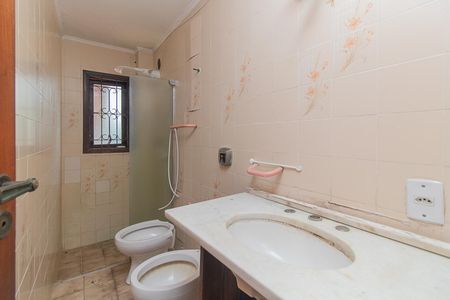 Casa à venda com 390m², 4 quartos e 6 vagasBanheiro do Quarto 4