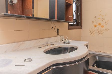 Casa à venda com 390m², 4 quartos e 6 vagasBanheiro do Quarto 5