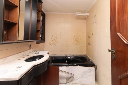 Casa à venda com 390m², 4 quartos e 6 vagasBanheiro do Quarto 5