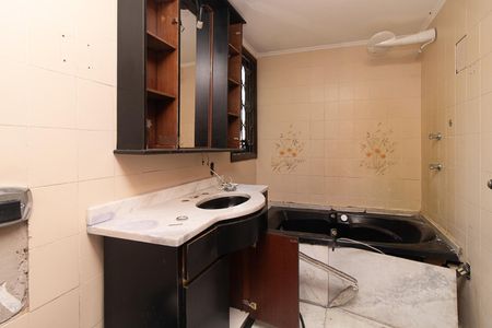 Casa à venda com 390m², 4 quartos e 6 vagasBanheiro do Quarto 5