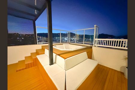 Apartamento para alugar com 160m², 3 quartos e 1 vagaPiscina