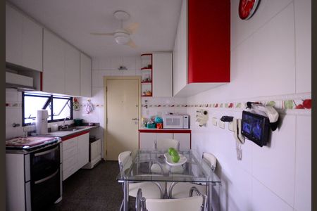 Apartamento à venda com 120m², 3 quartos e 3 vagas Apartamento à venda com 120m², 3 quartos e 3 vagasCozinha