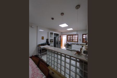 Casa à venda com 221m², 4 quartos e 2 vagasCozinha - Armários