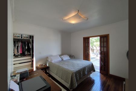 Casa à venda com 221m², 4 quartos e 2 vagasSuíte 1