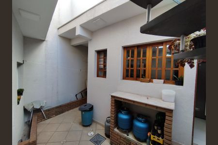 Casa à venda com 221m², 4 quartos e 2 vagasQuintal 