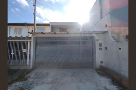 Fachada  de casa à venda com 4 quartos, 221m² em Vila Gumercindo, São Paulo