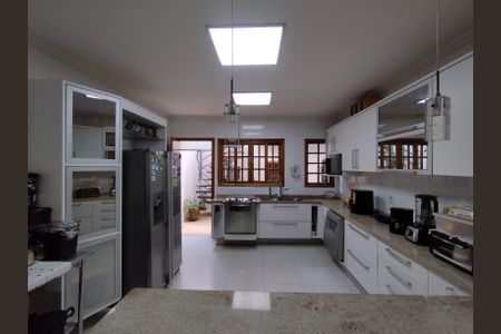 Casa à venda com 221m², 4 quartos e 2 vagasCozinha - Armários
