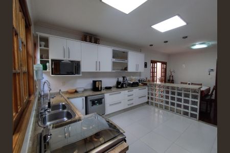 Casa à venda com 221m², 4 quartos e 2 vagasCozinha - Torneira