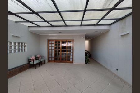 Garagem de casa à venda com 4 quartos, 221m² em Vila Gumercindo, São Paulo