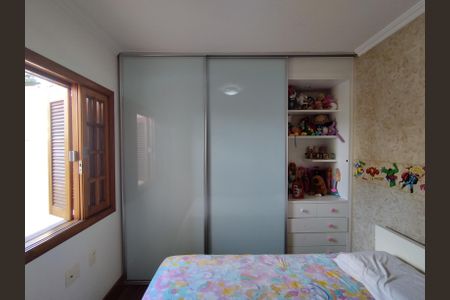Casa à venda com 221m², 4 quartos e 2 vagasSuíte 2