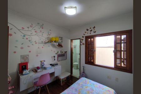 Casa à venda com 221m², 4 quartos e 2 vagasSuíte 2