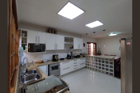 Casa à venda com 221m², 4 quartos e 2 vagasCozinha - Armários