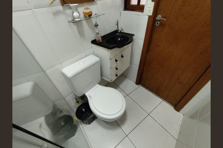 Casa à venda com 221m², 4 quartos e 2 vagasBanheiro de serviço