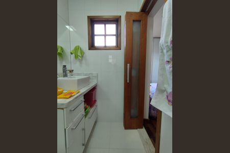 Casa à venda com 221m², 4 quartos e 2 vagasBanheiro - torneira