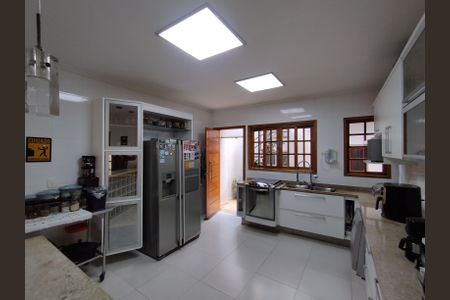 Casa à venda com 221m², 4 quartos e 2 vagasCozinha - Armários