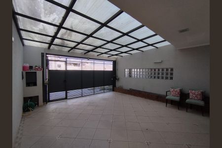 Garagem de casa à venda com 4 quartos, 221m² em Vila Gumercindo, São Paulo