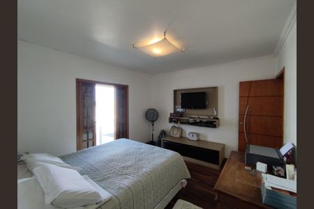 Casa à venda com 221m², 4 quartos e 2 vagasSuíte 1