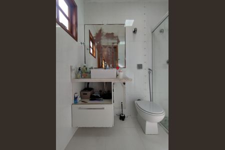 Casa à venda com 221m², 4 quartos e 2 vagasBanheiro - torneira