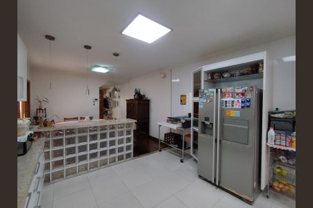 Casa à venda com 221m², 4 quartos e 2 vagasCozinha - Armários