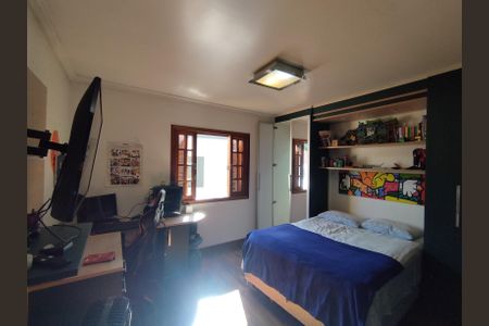 Casa à venda com 221m², 4 quartos e 2 vagasSuíte 3
