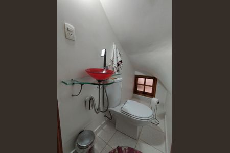 Casa à venda com 221m², 4 quartos e 2 vagasLavabo 