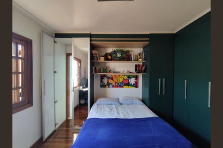 Casa à venda com 221m², 4 quartos e 2 vagasSuíte 3