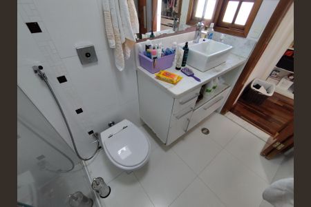 Casa à venda com 221m², 4 quartos e 2 vagasBanheiro - torneira