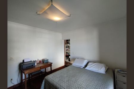 Casa à venda com 221m², 4 quartos e 2 vagasSuíte 1