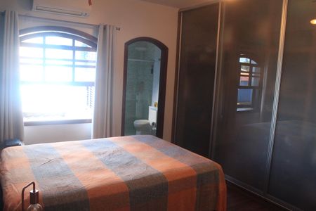 Casa à venda com 180m², 3 quartos e 3 vagasSuíte