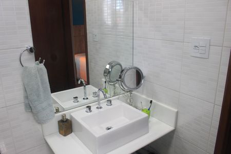 Casa à venda com 180m², 3 quartos e 3 vagasBanheiro da Suíte