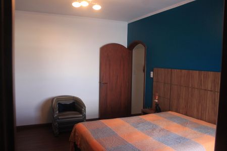 Casa à venda com 180m², 3 quartos e 3 vagasSuíte