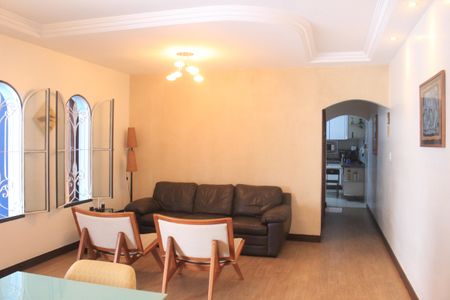 Casa à venda com 180m², 3 quartos e 3 vagasSala