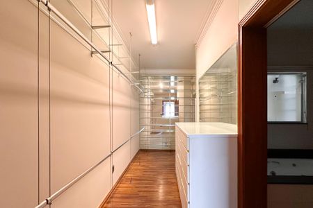 Casa para alugar com 325m², 4 quartos e 5 vagasCloset da Suíte 3
