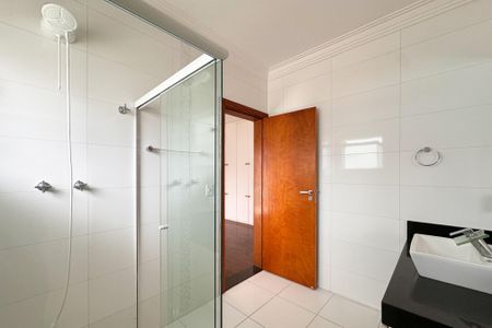 Casa para alugar com 325m², 4 quartos e 5 vagasBanheiro da Suíte 4