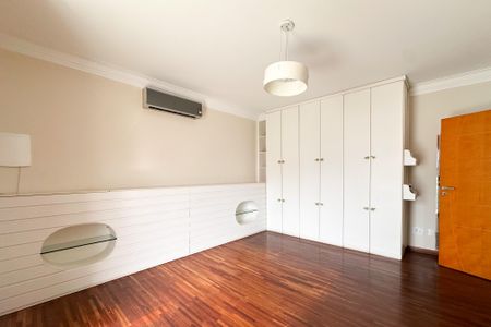 Casa para alugar com 325m², 4 quartos e 5 vagasSuíte 4