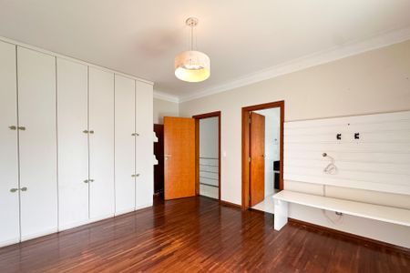 Casa para alugar com 325m², 4 quartos e 5 vagasSuíte 4