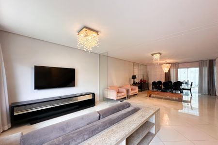 Casa para alugar com 325m², 4 quartos e 5 vagasSala