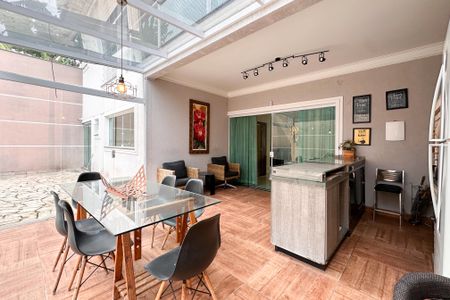 Casa para alugar com 325m², 4 quartos e 5 vagasÁrea gourmet