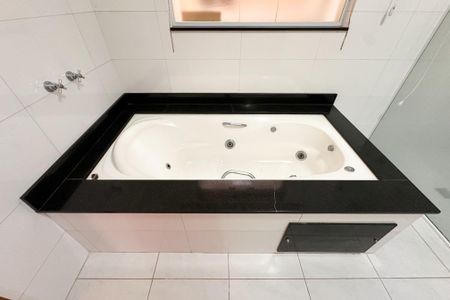 Casa para alugar com 325m², 4 quartos e 5 vagasBanheiro da Suíte 3