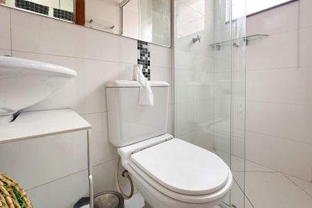 Casa para alugar com 325m², 4 quartos e 5 vagasBanheiro de serviço