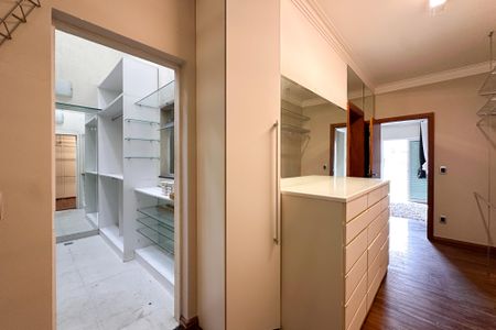 Casa para alugar com 325m², 4 quartos e 5 vagasCloset da Suíte 3
